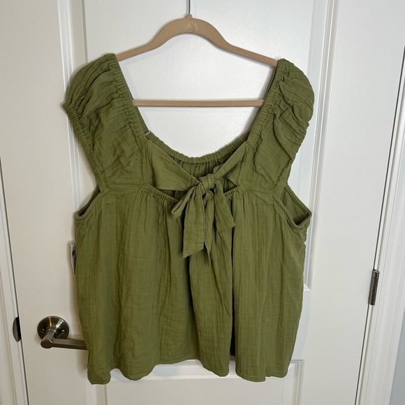 NWT Old Navy Tie-Back Cutout Swing Blouse - Picture 4 of 6